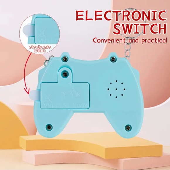 Mini Game Console Keychain - Picture 3 of 4